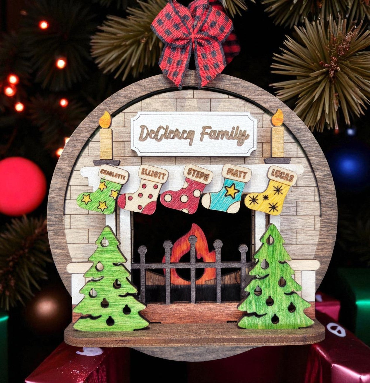 Personalized Family Fireplace Ornament – 3D Wooden Christmas Scene with Custom Names on Stockings & Family Name Engraved