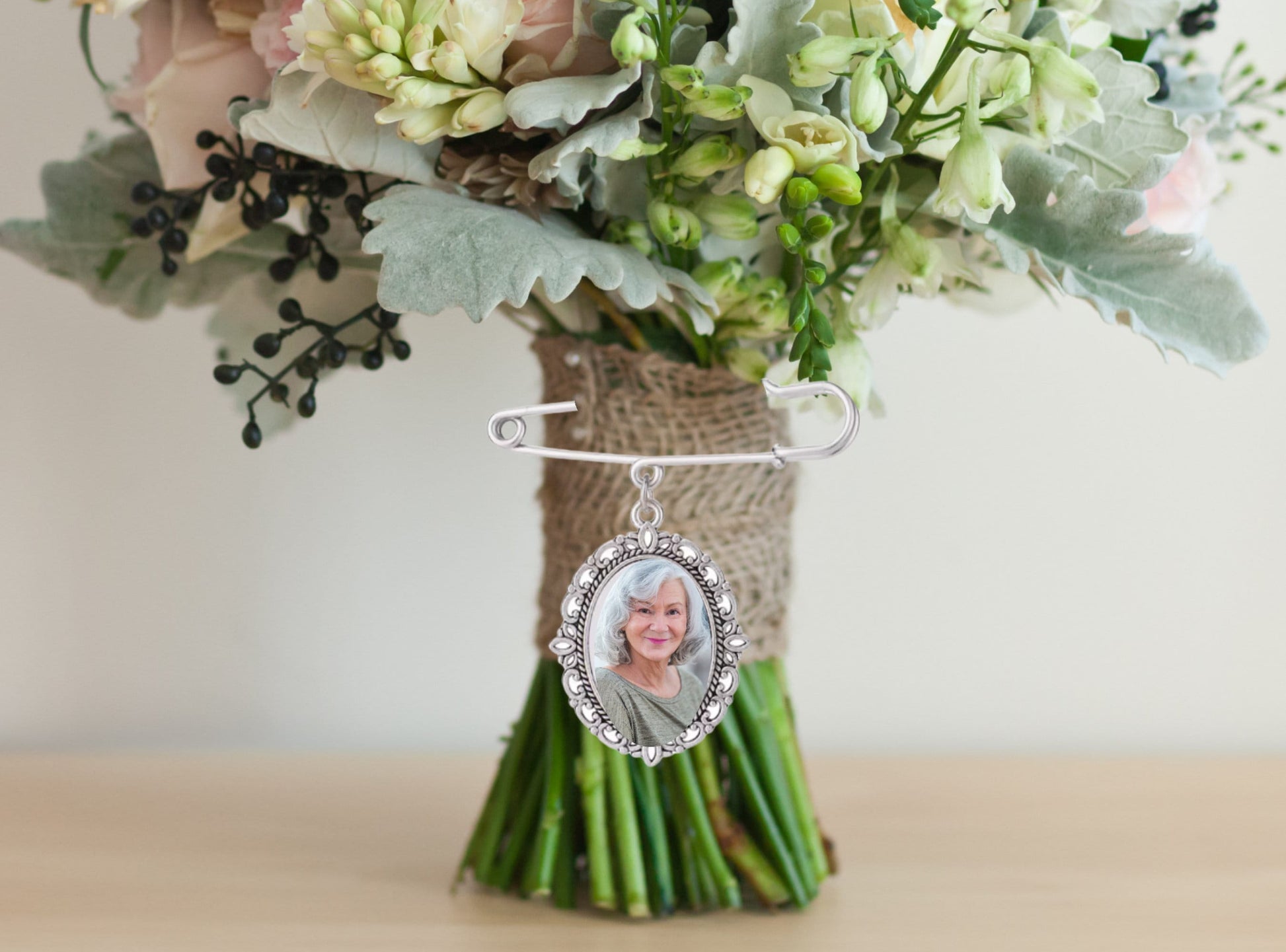 Memorial Bouquet Charm Pin, Memory charm for bride,Memorial Charm for Wedding, Wedding bouquet Charm, Sentimental wedding gift,Photo Bouquet